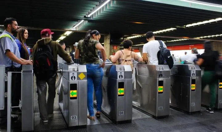 Metrô amplia pagamento por aproximação para todas as catracas das linhas 1-Azul, 2-Verde, 3-Vermelha e 15-Prata 