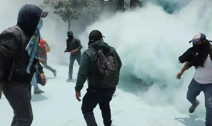 México é palco de protestos violentos às vésperas da Copa