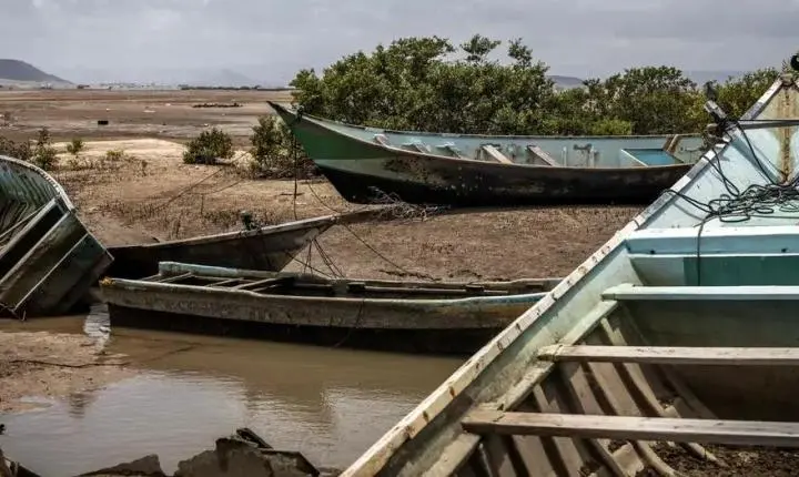 Naufrágio na costa leste da África deixa mais de 130 mortos 