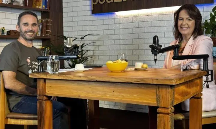 Novo episódio do podEMCANTAR recebe Mônica Cunha para uma conversa sobre o poder da palavra