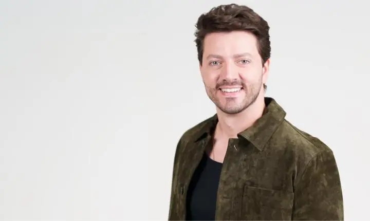 Novo sucesso de Evandro Jr. ganha força em roteiro de divulgação pelas principais emissoras do Triângulo Mineiro