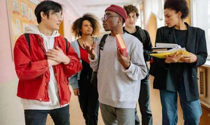 Parceria entre Shopping Metrópole e Universidade Metodista vai capacitar gratuitamente 100 jovens em busca do primeiro emprego