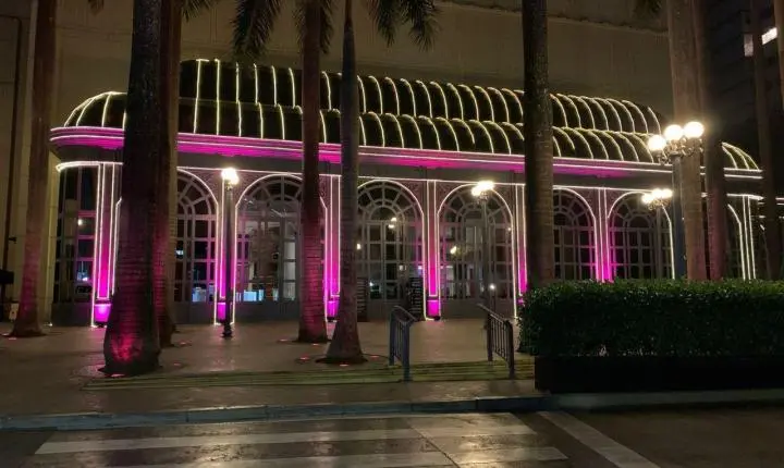 Pátio Higienópolis Apoia Campanha Outubro Rosa com Iluminação das Fachadas