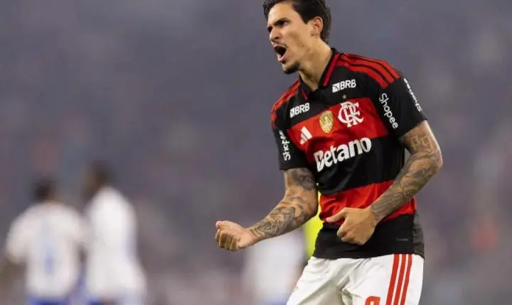 Pedro dá show, Flamengo goleia Chapecoense e não deixa Palmeiras disparar