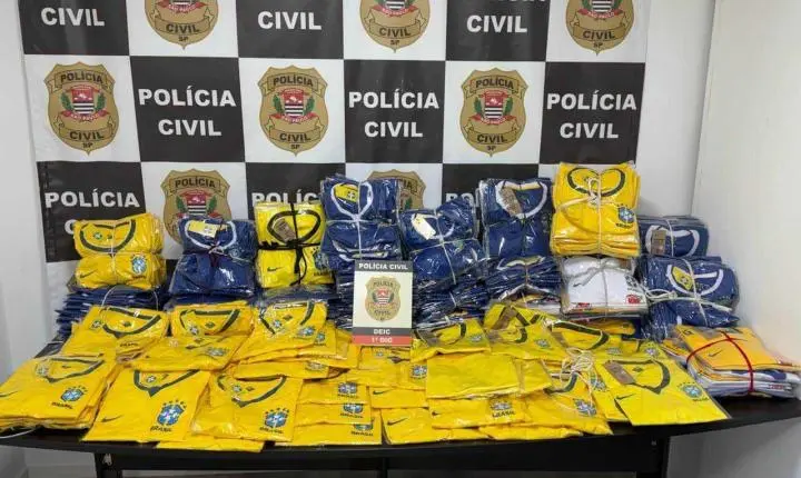 Polícia de SP apreende mais de 50 mil figurinhas e álbuns falsificados da Copa do Mundo