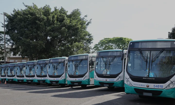 Prefeitura apresenta 15 novos ônibus para reforçar frota do transporte público de Uberlândia
