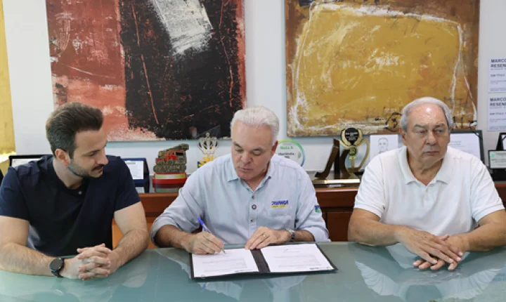 Prefeitura assina ordem de serviço para construção do Centro Esportivo Comunitário no setor Leste da cidade
