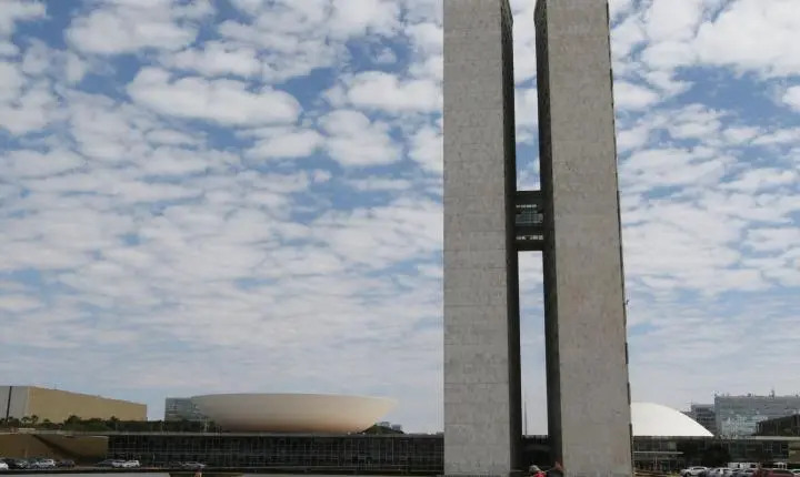 Presidente do Senado marca para segunda votação do fim da escala 6x1 