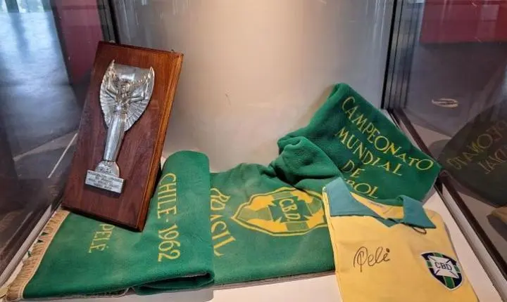 Quatro novas peças da história das Copas do Mundo chegam ao Museu Pelé, em Santos