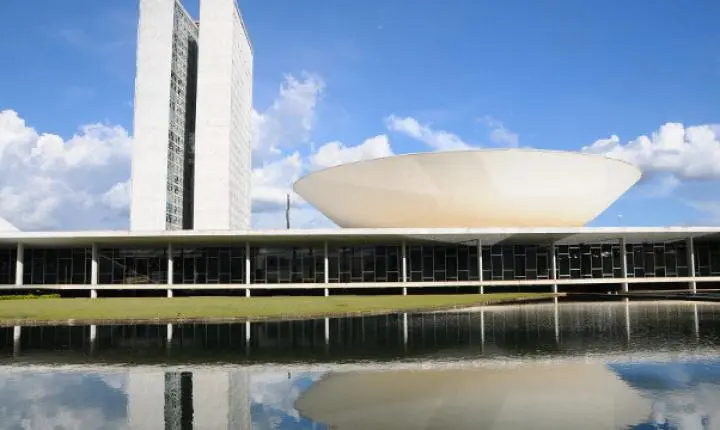 Relatório sobre MP da “taxa das blusinhas” deve ser votado na segunda-feira