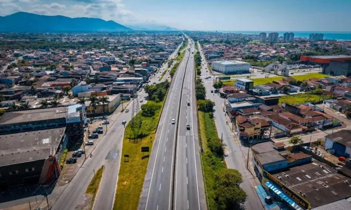 Rodovia de SP que liga a Baixada Santista ao Vale do Ribeira recebe mais de R$ 260 milhões em modernização