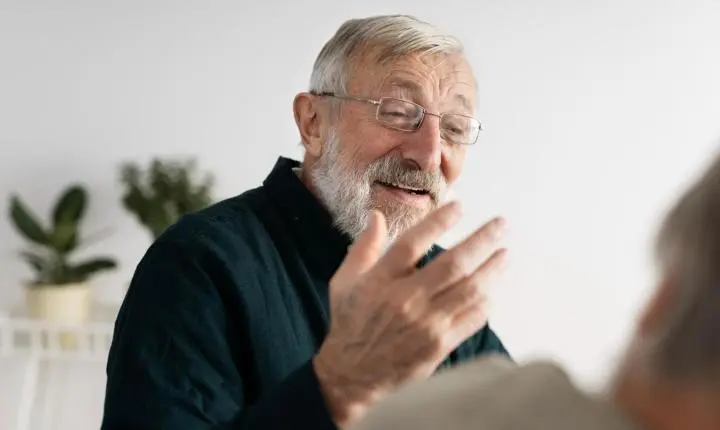 Surdez em idosos: impactos e manejo multidisciplinar na terceira idade