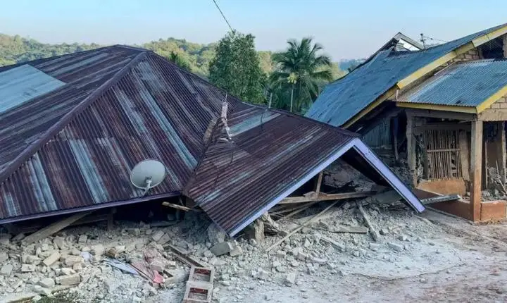 Terremoto de magnitude 7,7 mata ao menos 38 na Indonésia 