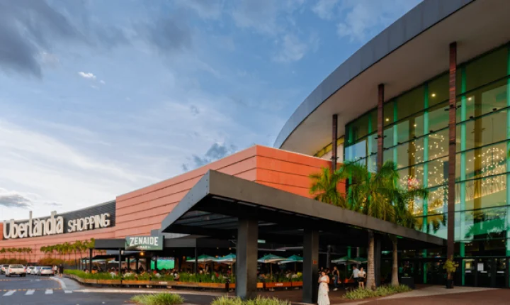 Uberlândia Shopping terá horário especial e transmissão do jogo do Brasil na Praça de Alimentação 