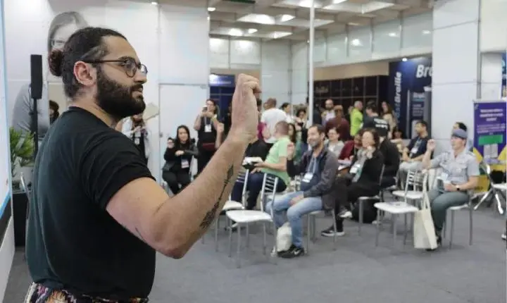Veja como se inscrever no Curso Básico de Libras 