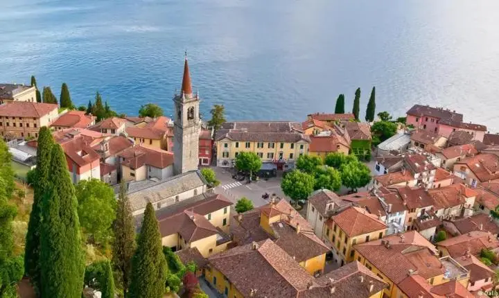 Vila italiana proíbe turistas de andarem sem camisa nas ruas